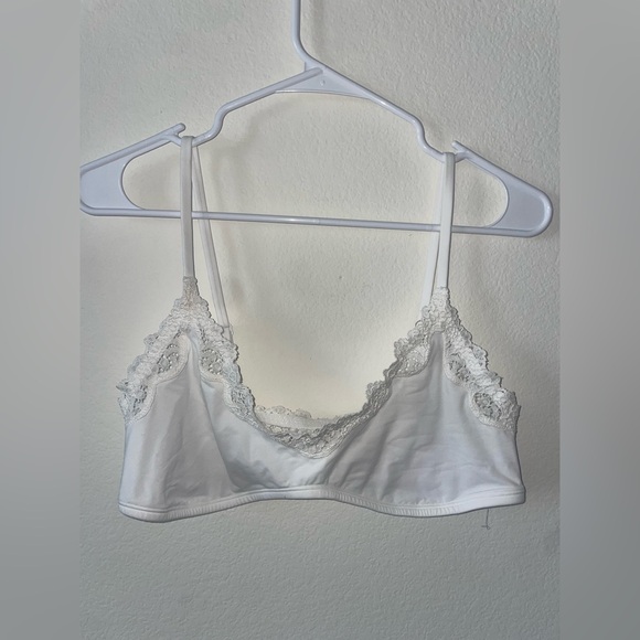 SKIMS Ivory Lace Bralette - Picture 2 of 5